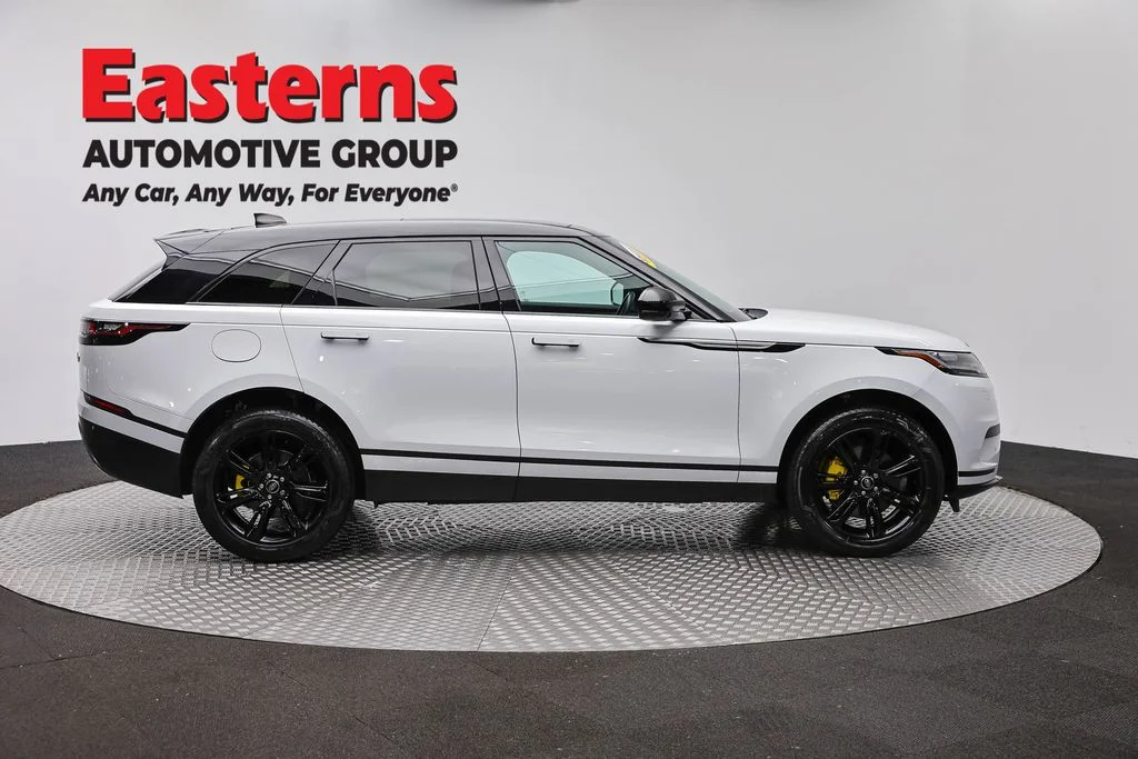 Used 2023 White Land Rover S image 4