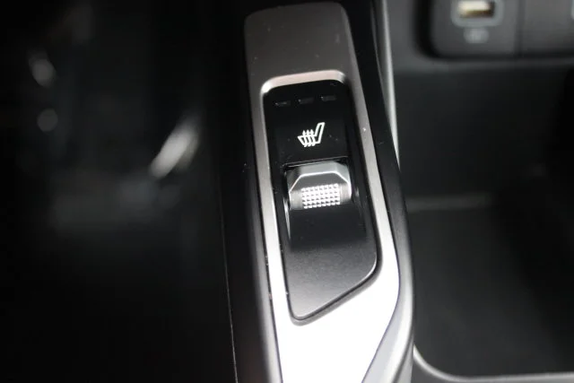 Used 2022 Red Kia S image 10