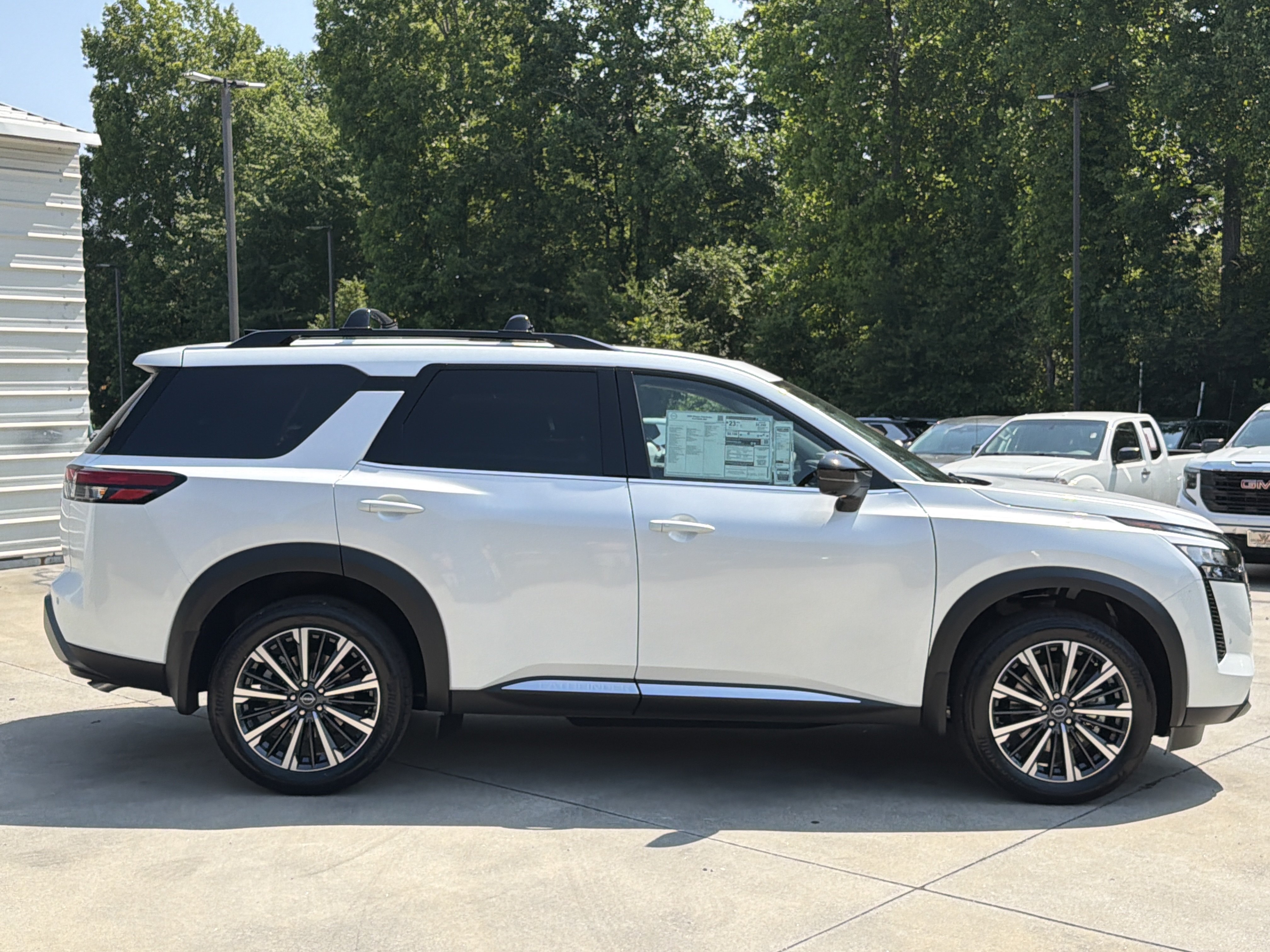 New 2026 Everest White Pearl Tricoat Nissan Platinum image 9