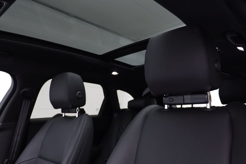 New 2026 Santorini Black LAND ROVER Dynamic SE image 14