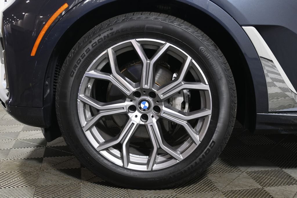 Used 2022 Gray Metallic BMW xDrive40i image 12