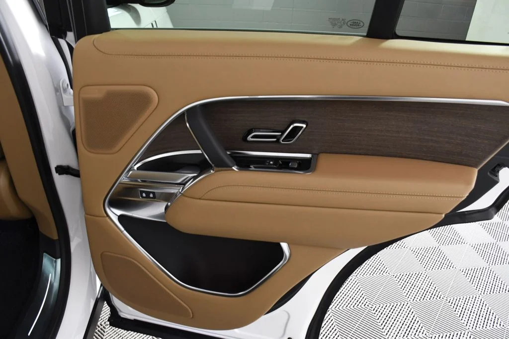 New 2026 Ostuni Pearl Wh Land Rover SE image 20