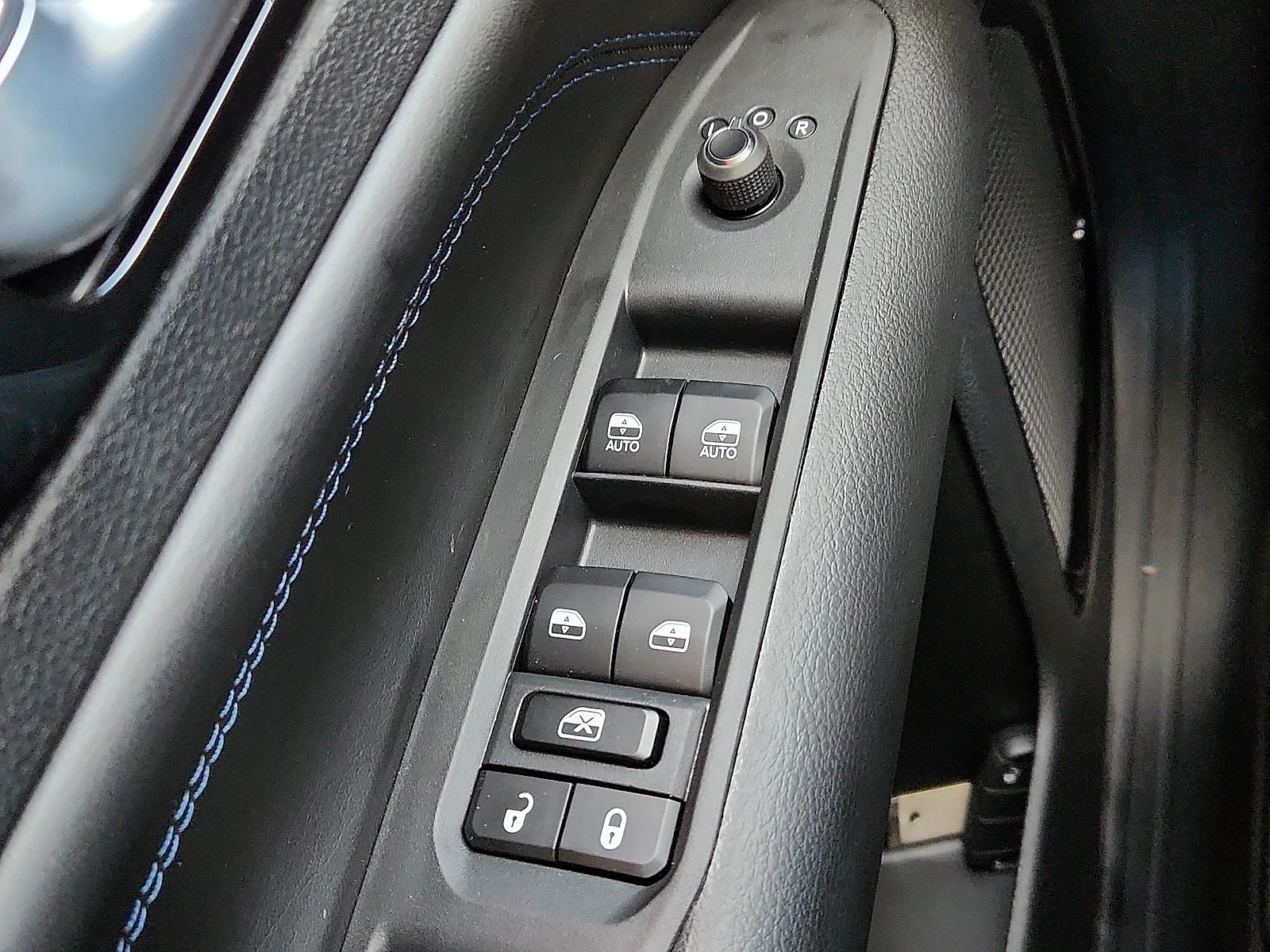 New 2026 Silver Jeep LATITUDE ALTITUDE 4X4 image 17