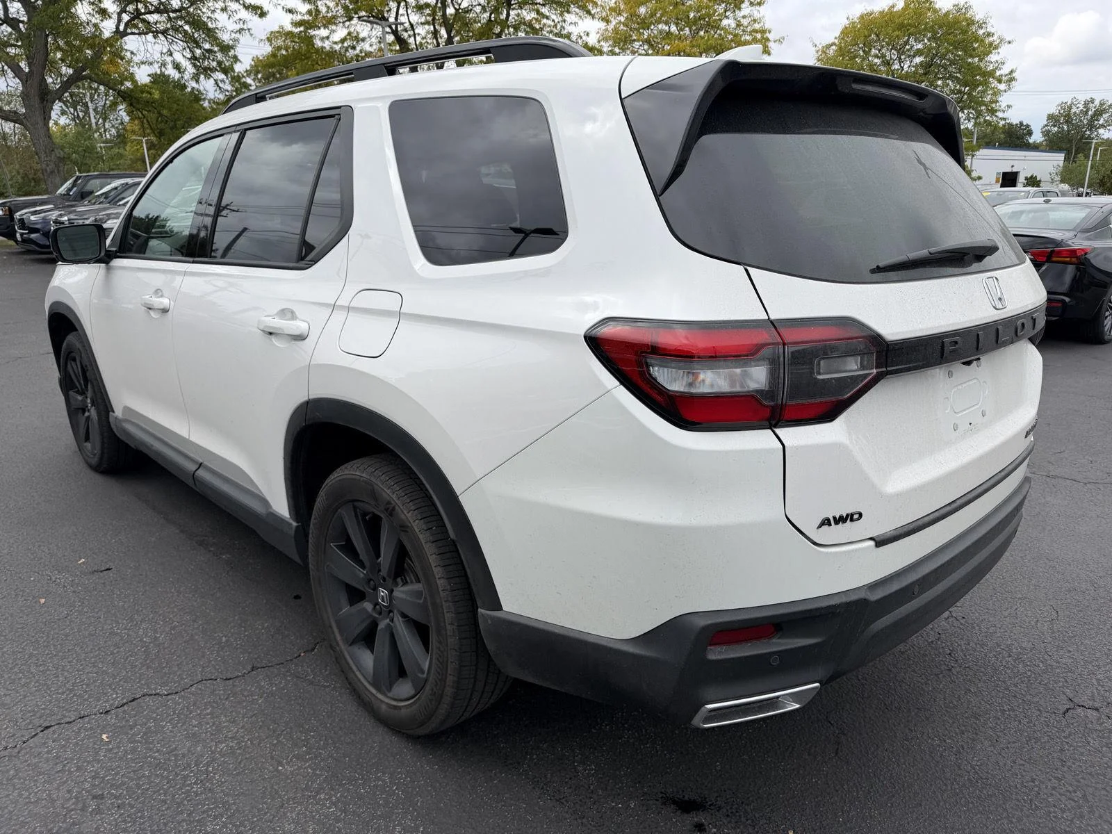 Used 2025 Platinum White Pearl Honda Black Edition image 8