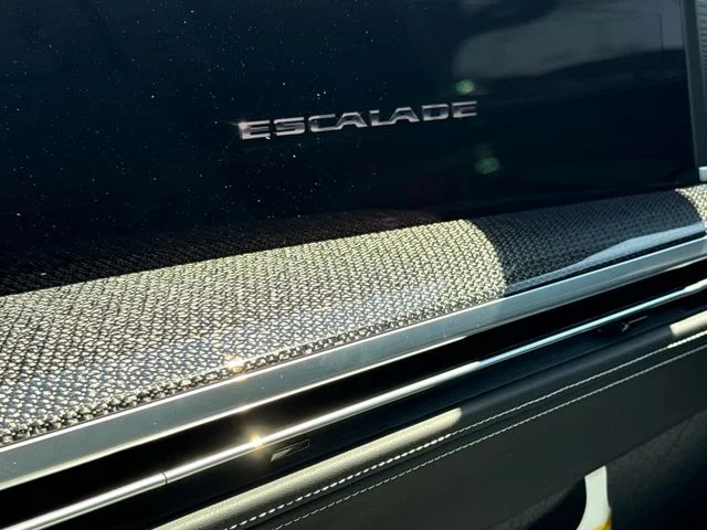 Used 2025 Green Cadillac V-Series image 27