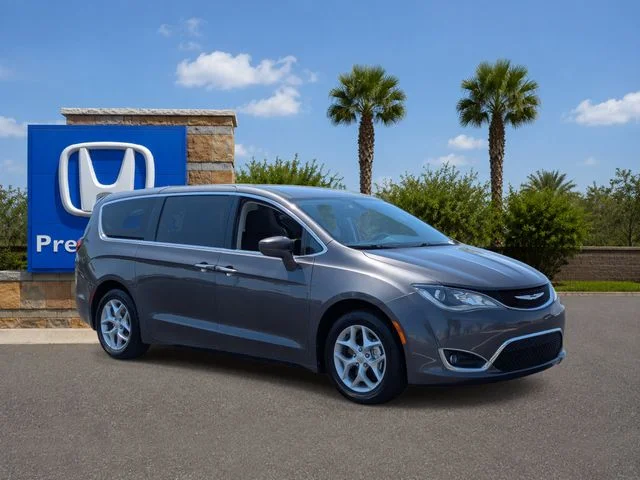 Used 2018 Granite Crystal Metallic Clearcoat Chrysler Touring Plus image 7