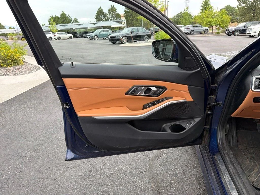 Used 2019 Mediterranean Blue Metallic BMW 330i xDrive image 9