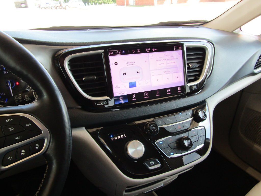 Used 2021 Silver Chrysler Touring L image 29