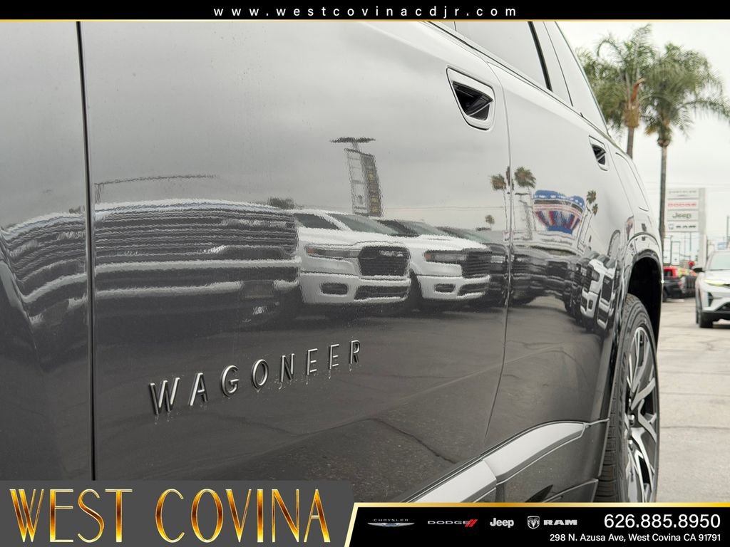 New 2025 Baltic Gray Metallic Clear-Coat Exterior Paint Jeep Limited image 10