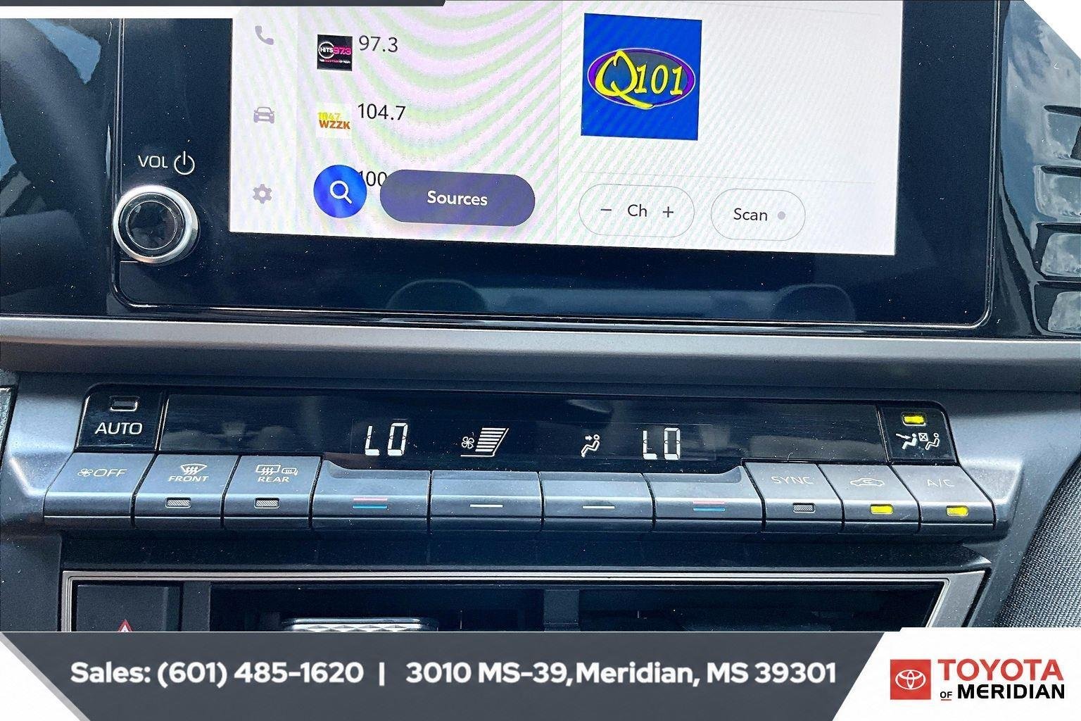 Used 2025 Ice Cap Toyota LE image 22