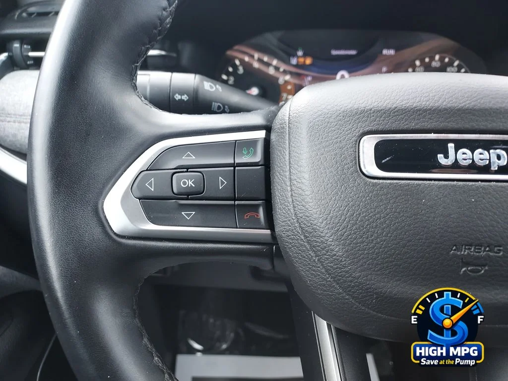 Used 2022 Gray Jeep Latitude Lux image 17