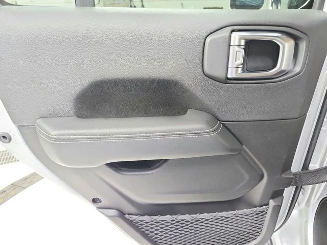 Used 2023 Silver Jeep Rubicon image 35