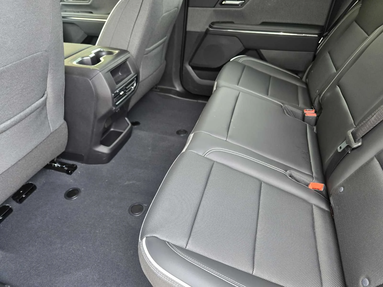 New 2026 Dark Ember Metallic GMC Elevation Extended Range image 18