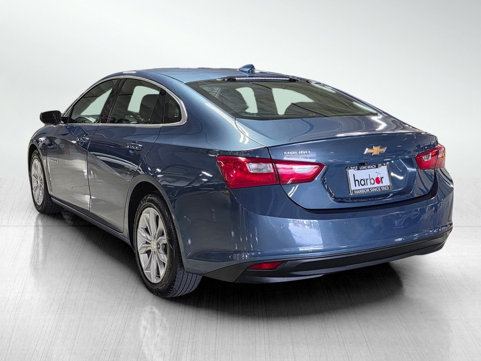 Used 2024 Lakeshore Blue Metallic Chevrolet LT image 5
