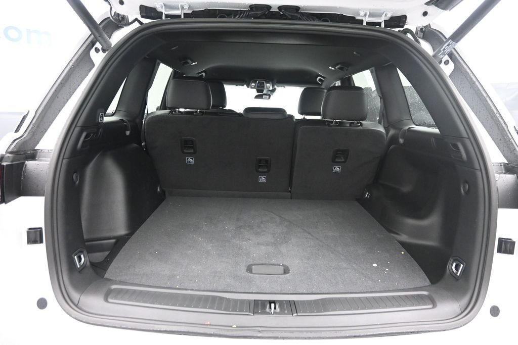 New 2026 Bright White Clear-Coat Exterior Paint Jeep Altitude image 11