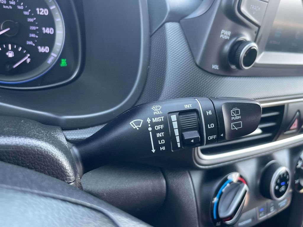 Used 2020 Silver Hyundai SE image 23