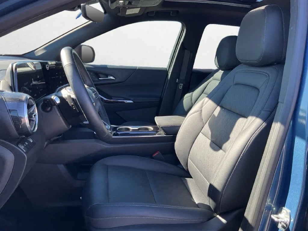 Used 2025 Lakeshore Blue Metallic Chevrolet LT image 25