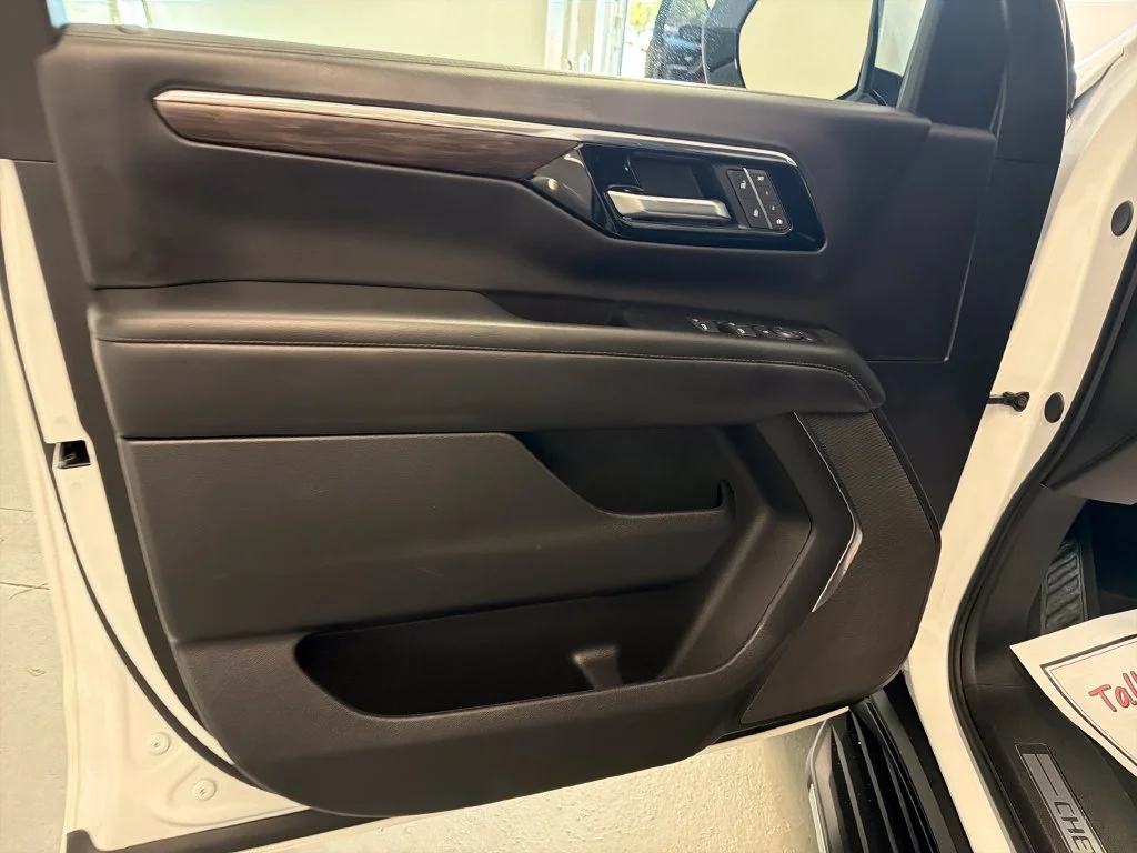 Used 2025 White Chevrolet LT image 14