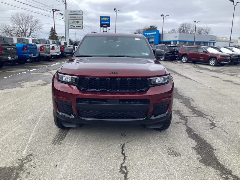 New 2025 Velvet Red Pearl-Coat Exterior Paint Jeep Altitude X image 2