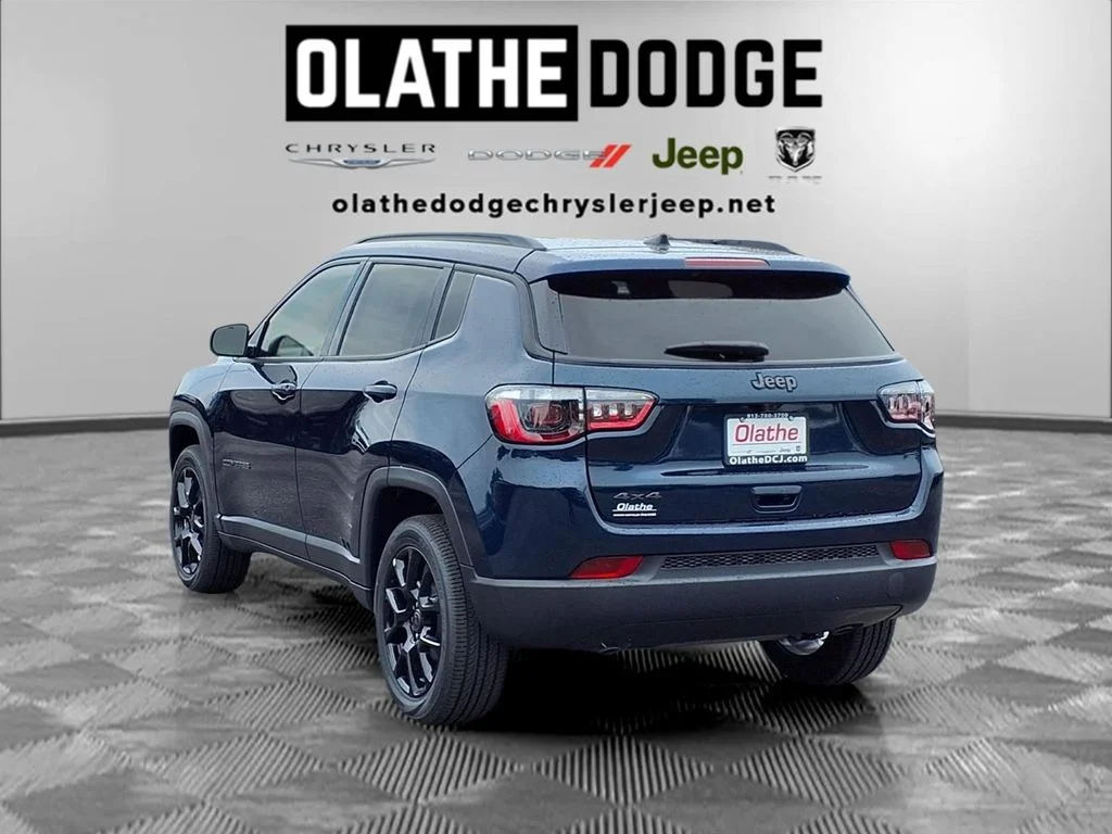 New 2026 Fathom Blue Pearl-Coat Exterior Paint Jeep Latitude image 3