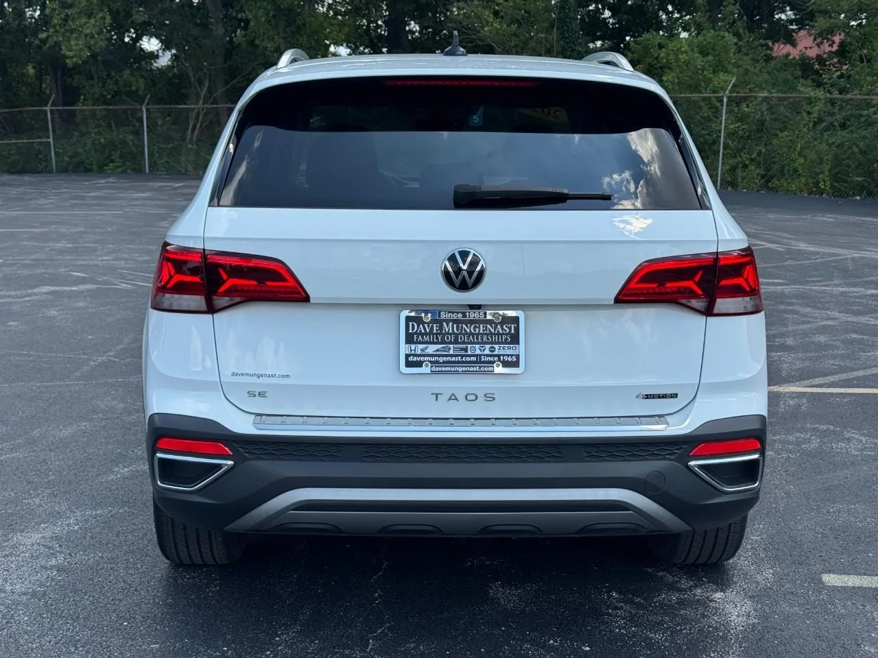 Used 2022 Pure White Volkswagen 1.5T SE 4Motion image 8