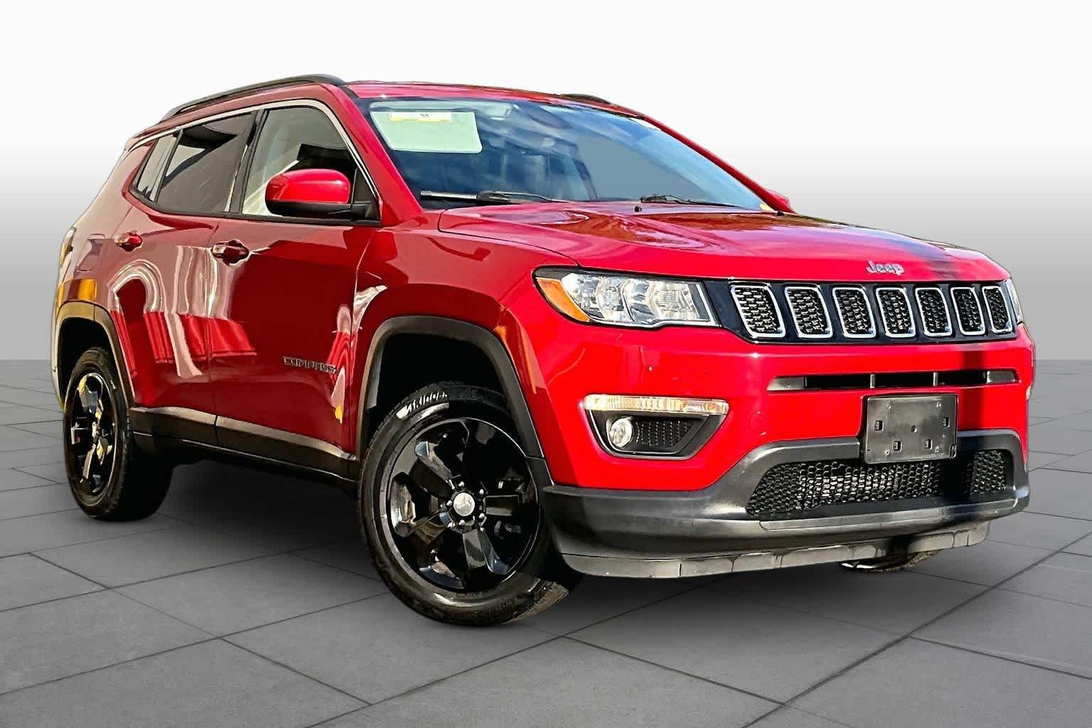 Used 2018 Redline Pearlcoat Jeep Latitude image 3