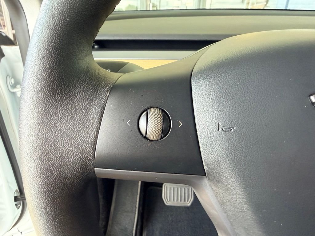 Used 2021  Tesla Long Range image 19