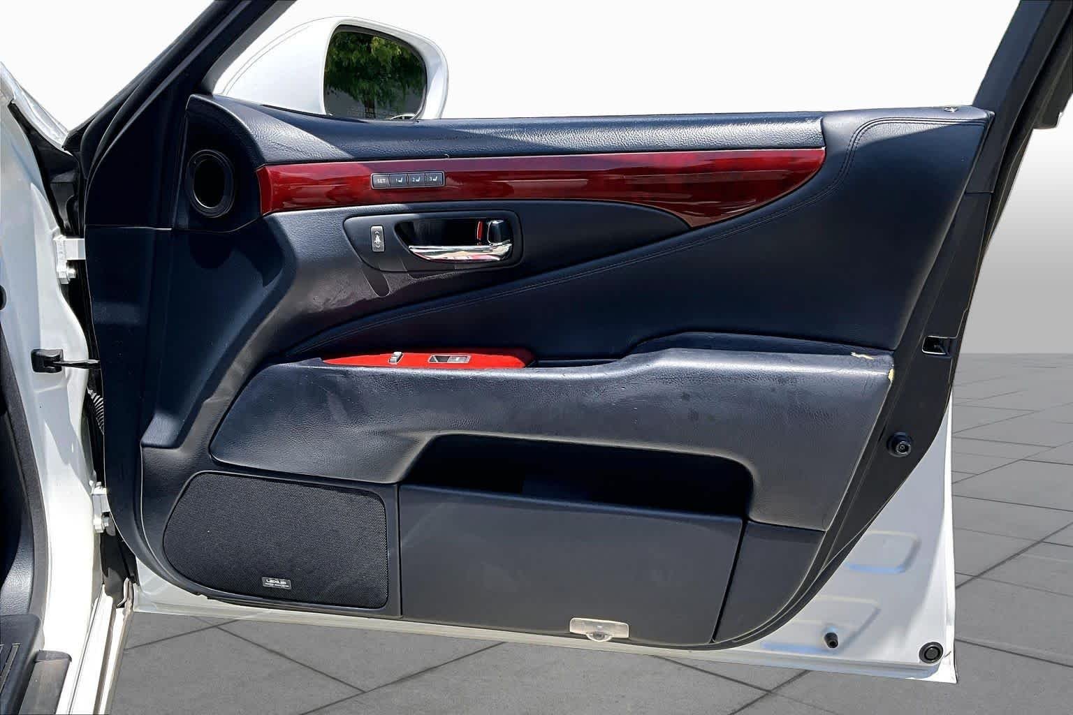 Used 2012 Starfire Pearl Lexus  image 20