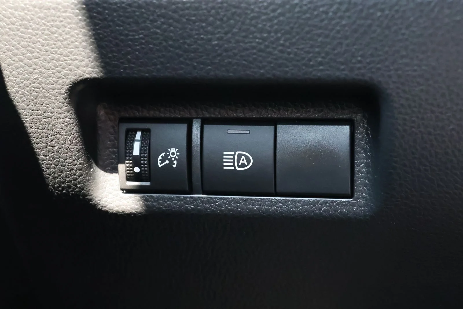 Used 2025 White Toyota LE image 24