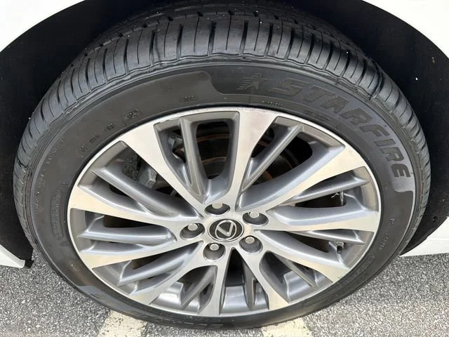 Used 2021 White Lexus ES 350 image 17