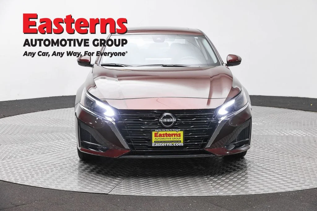 Used 2024 Red Nissan 2.5 SV image 2