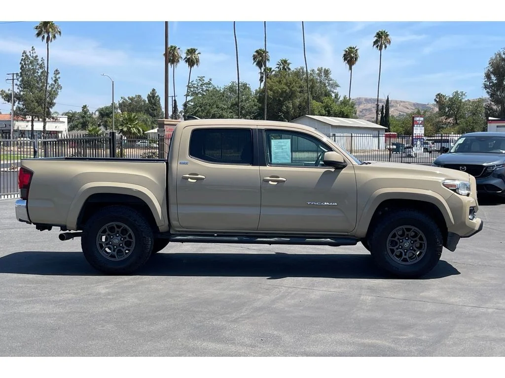 Used 2018 Quicksand Toyota SR5 image 8