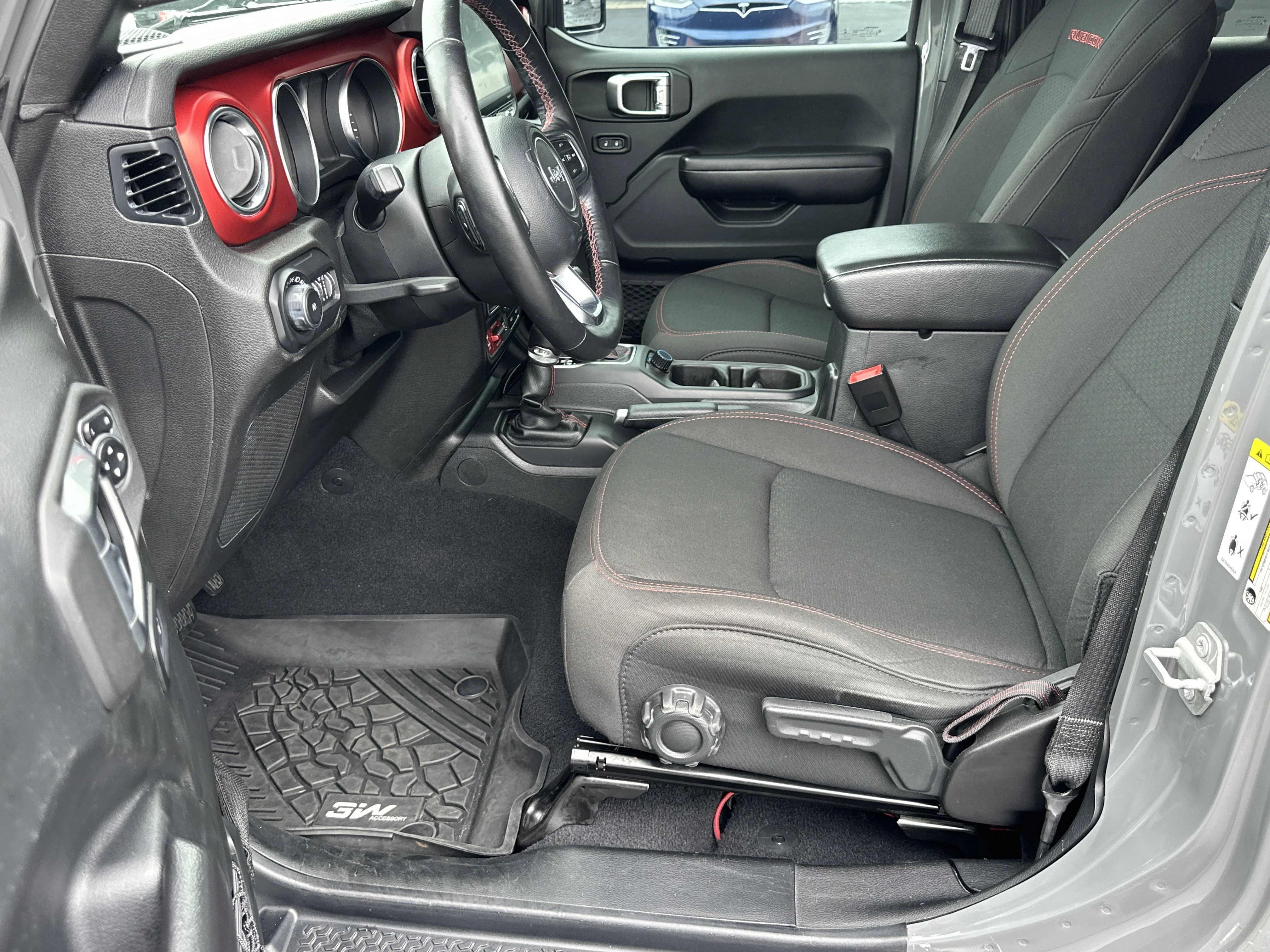 Used 2019 Sting-Gray Clear Coat Jeep Rubicon image 9