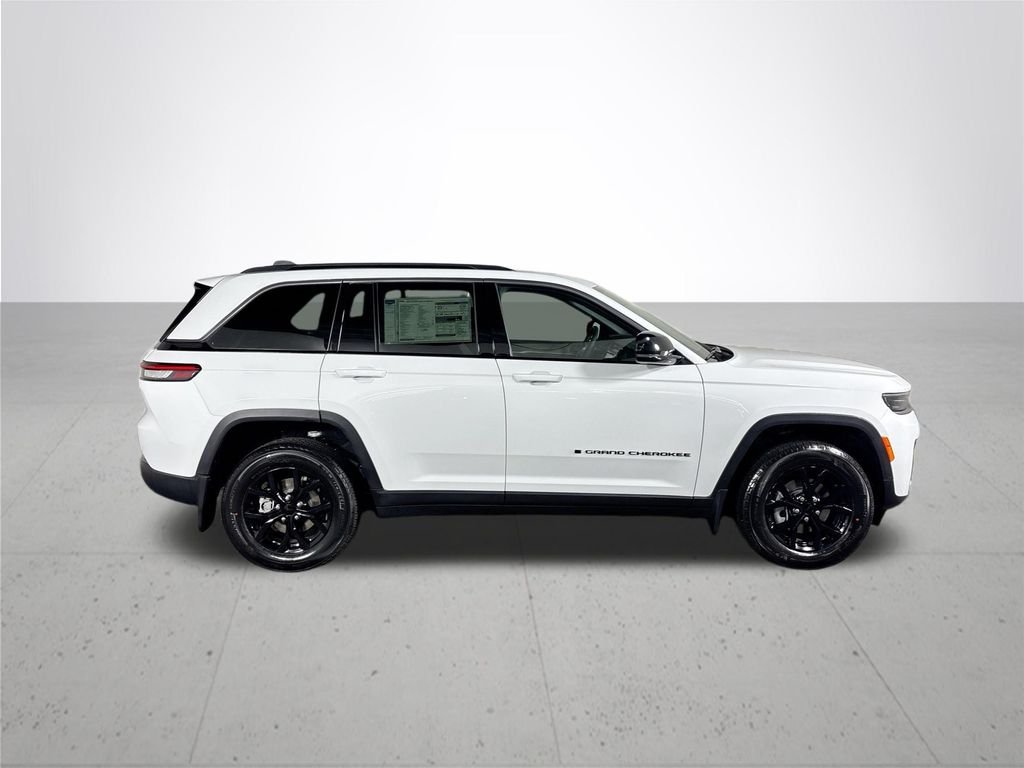 New 2026 Bright White Clear-Coat Exterior Paint Jeep Altitude image 5