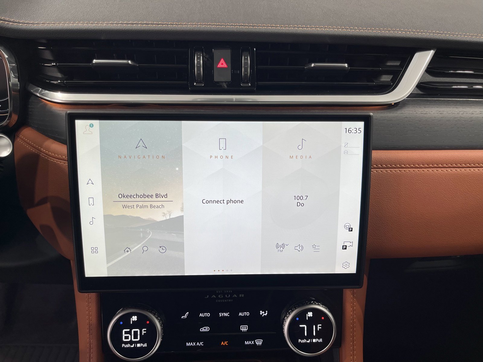 2026 Jaguar F-Pace R-Dynamic S - Photo 17