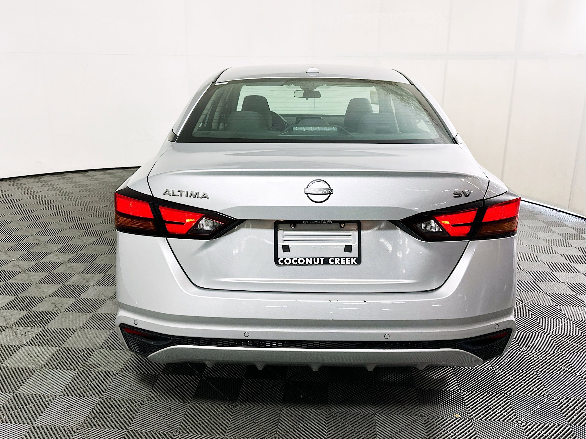 Used 2024 Brilliant Silver Metallic Nissan 2.5 SV image 4