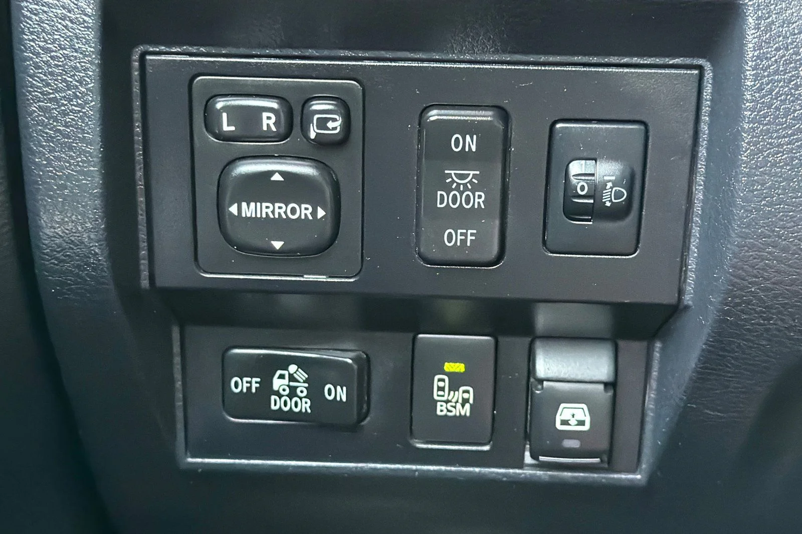 Used 2016 White Toyota 1794 image 33