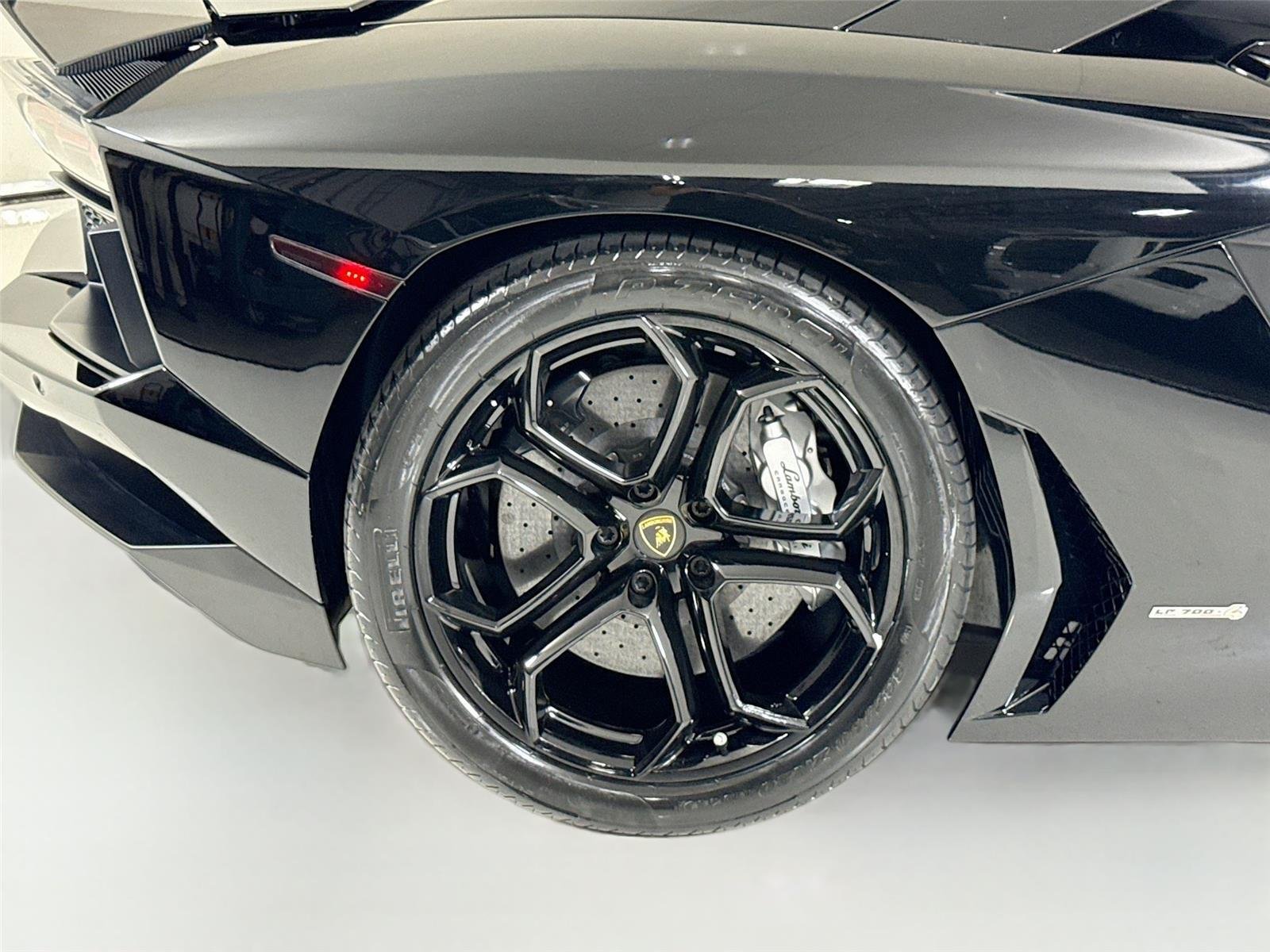 Used 2016 Nero Aldebaran Lamborghini LP 700-4 | Vorsteiner Carbon Wing | Carbon Interior image 36