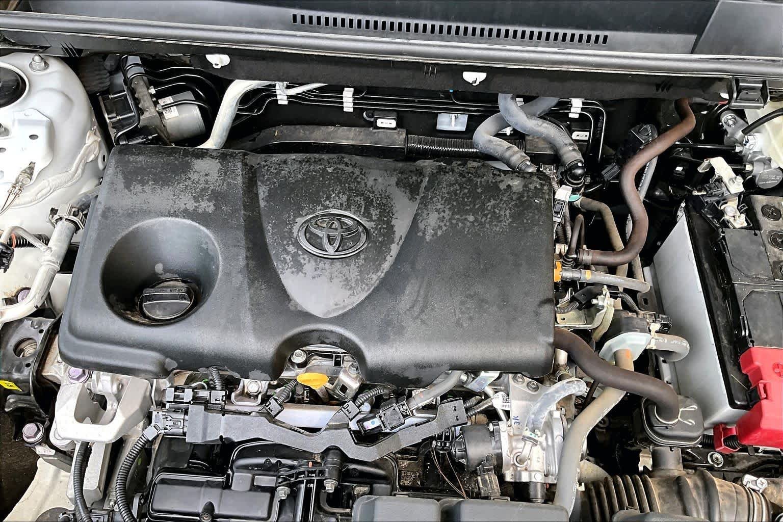Used 2023 Ice Cap Toyota LE image 33