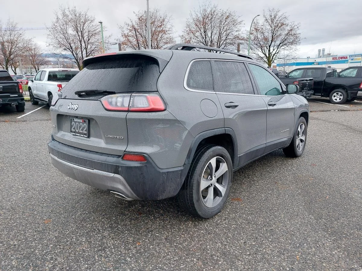 Used 2022 Grey Jeep Limited 4x4 image 6