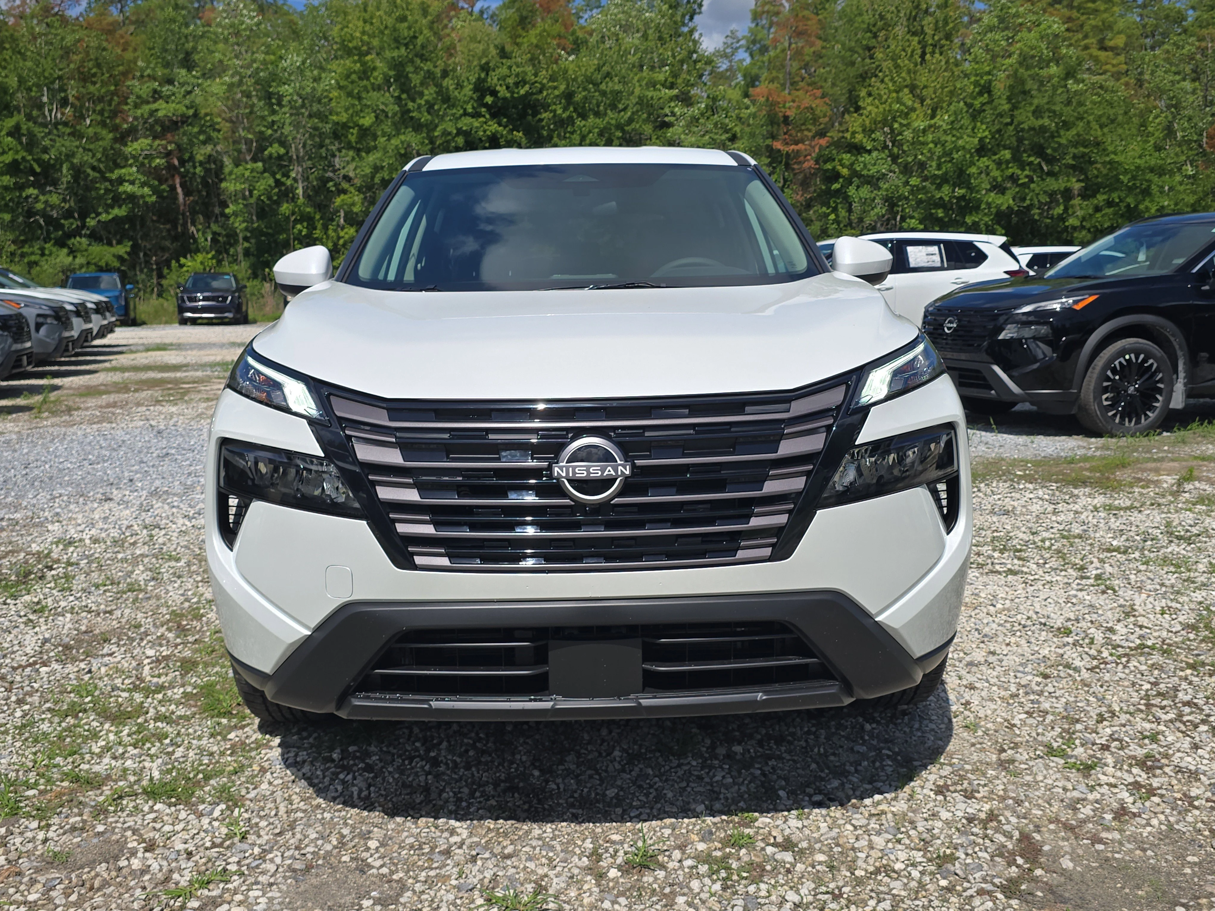 New 2026 Everest White Pearl TriCoat Nissan SV image 3