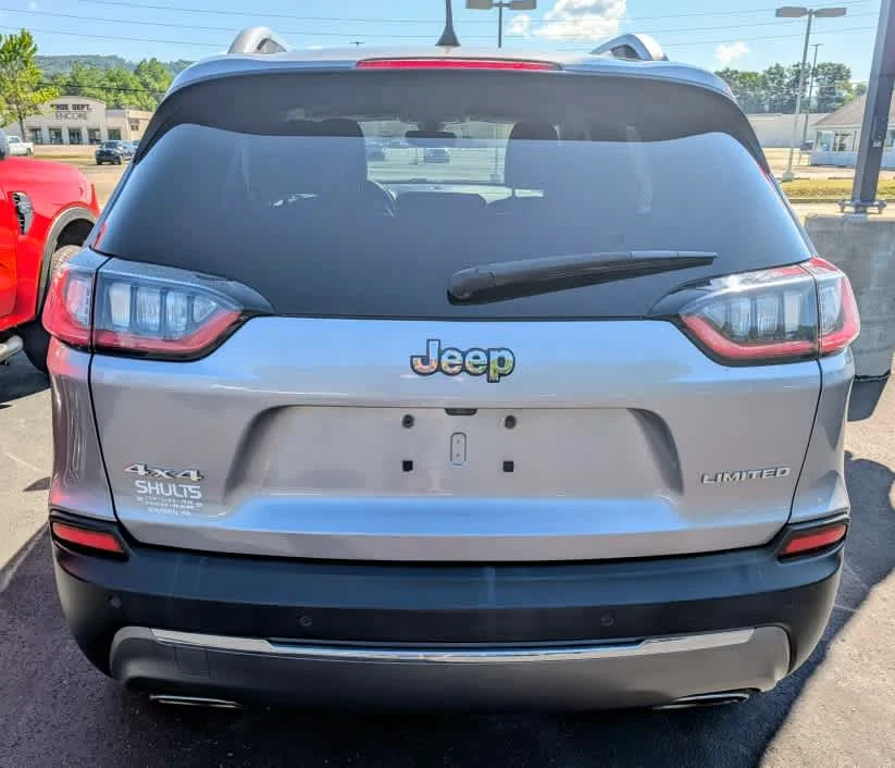Used 2020 Billet Silver Metallic Clear Coat Jeep Limited image 5