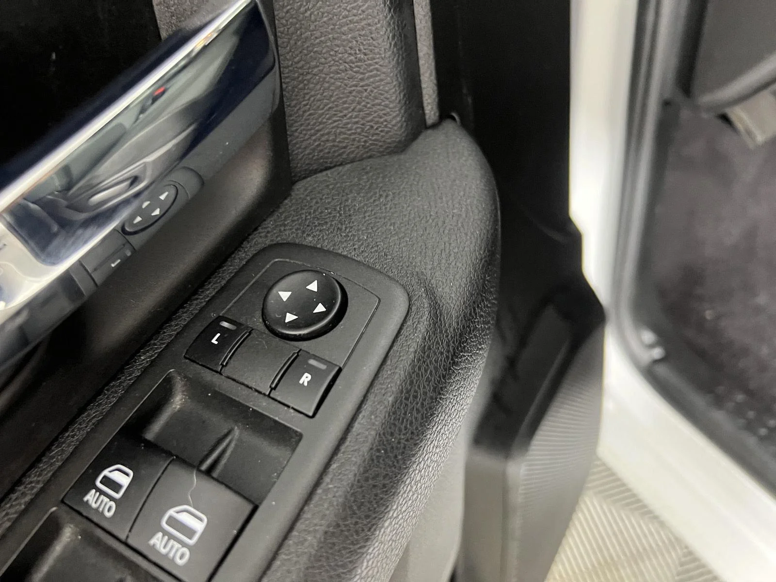 Used 2022 Wh Ram Warlock image 20