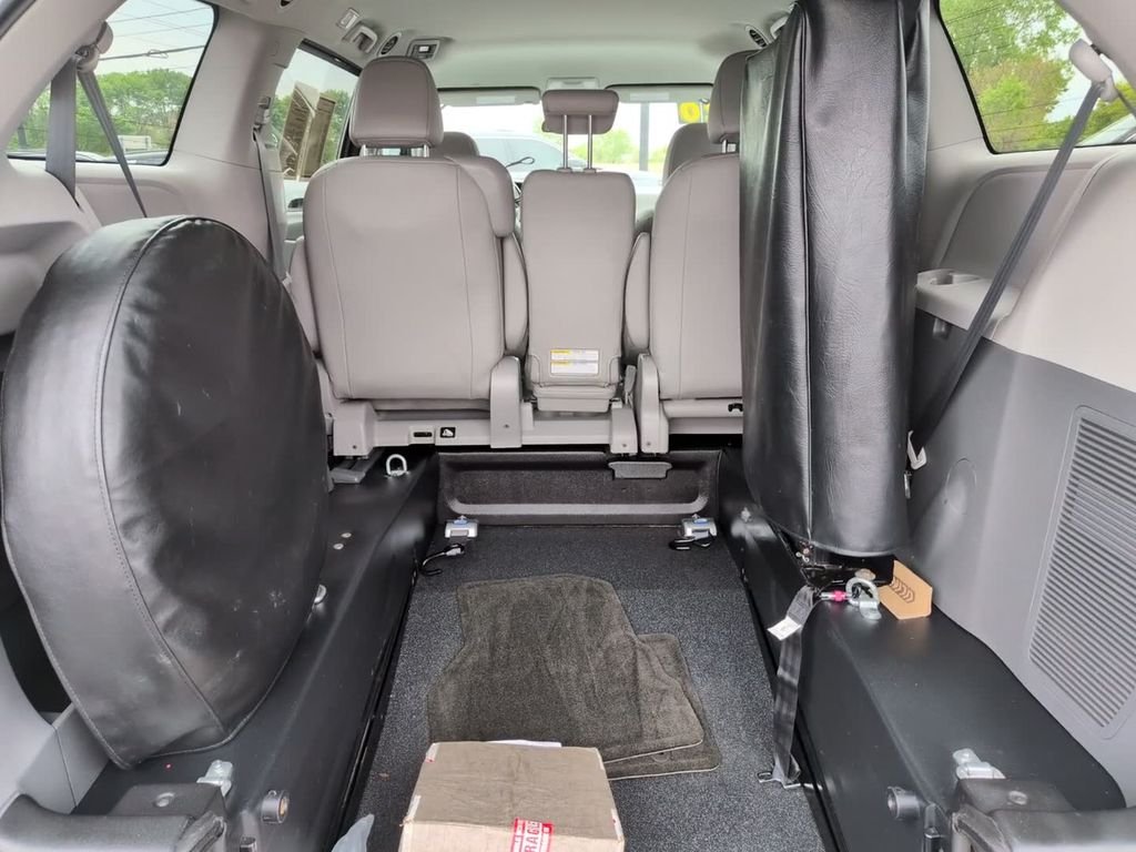 Used 2020 Gray Toyota L image 9