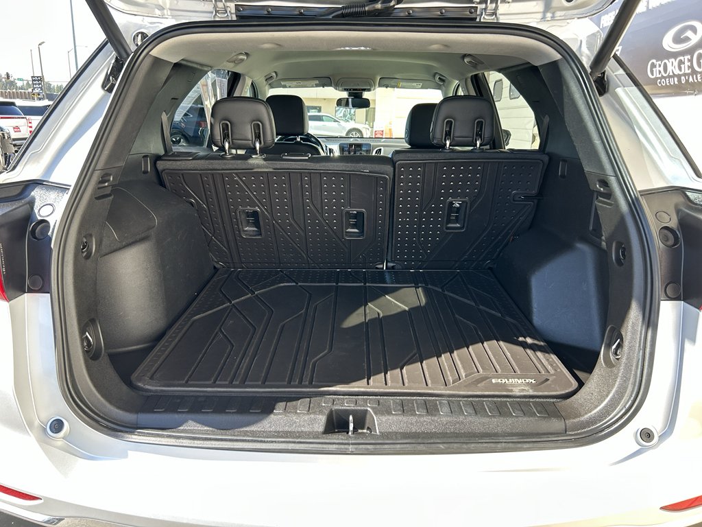 Used 2018 Silver Ice Metallic Chevrolet Premier image 14