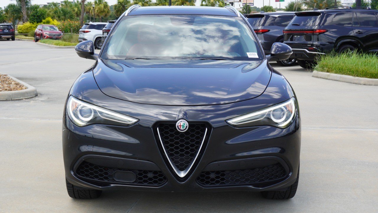 Used 2018 Black Alfa Romeo  image 2