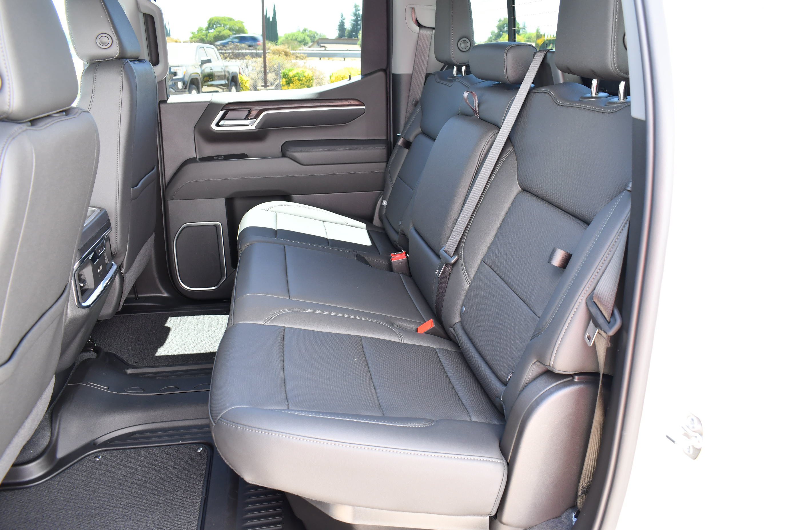2026 GMC Sierra 1500 SLT - Photo 30