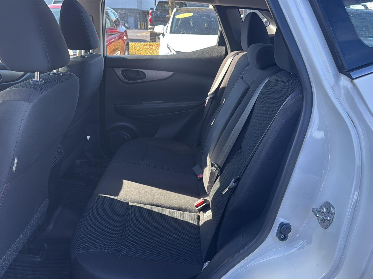 Used 2019 Glacier White Nissan S image 20