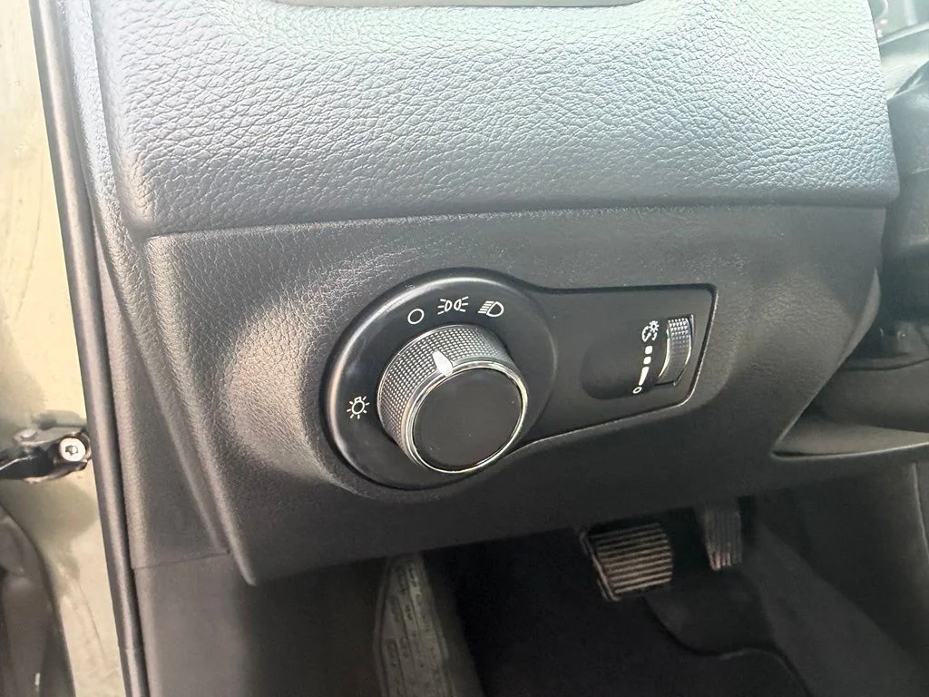 Certified Used 2018 Green Jeep Sport image 11
