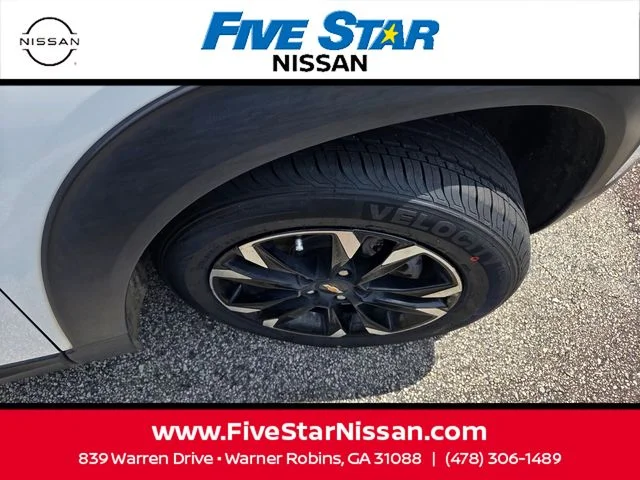 Used 2022 White Chevrolet LT image 16